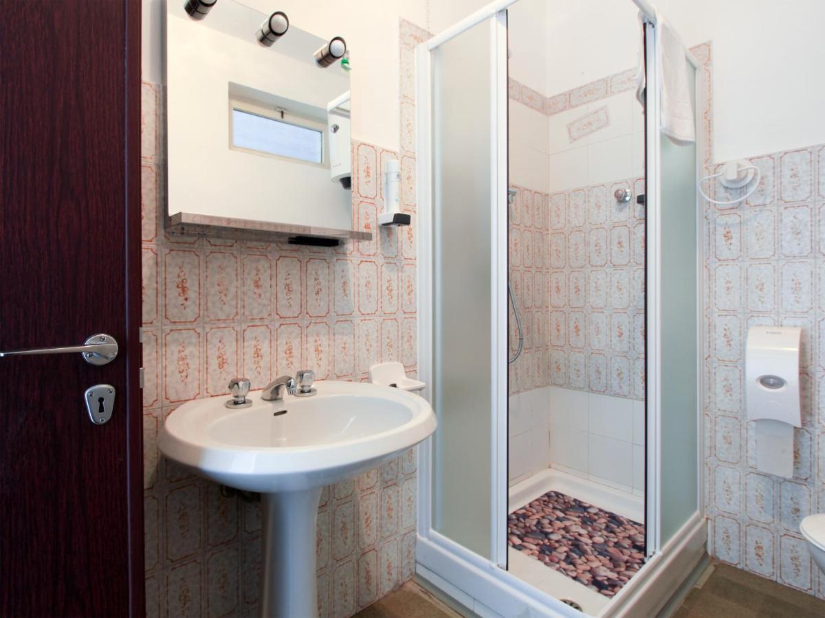 Hotel Funivia Laveno-Mombello Chambre photo