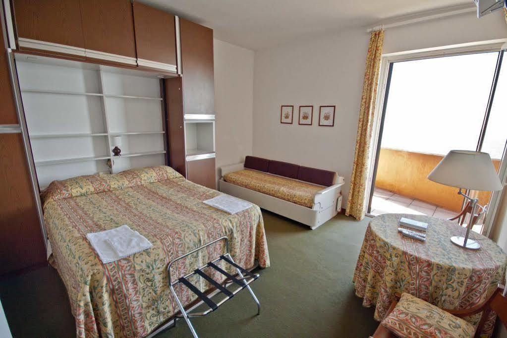 Hotel Funivia Laveno-Mombello Extérieur photo